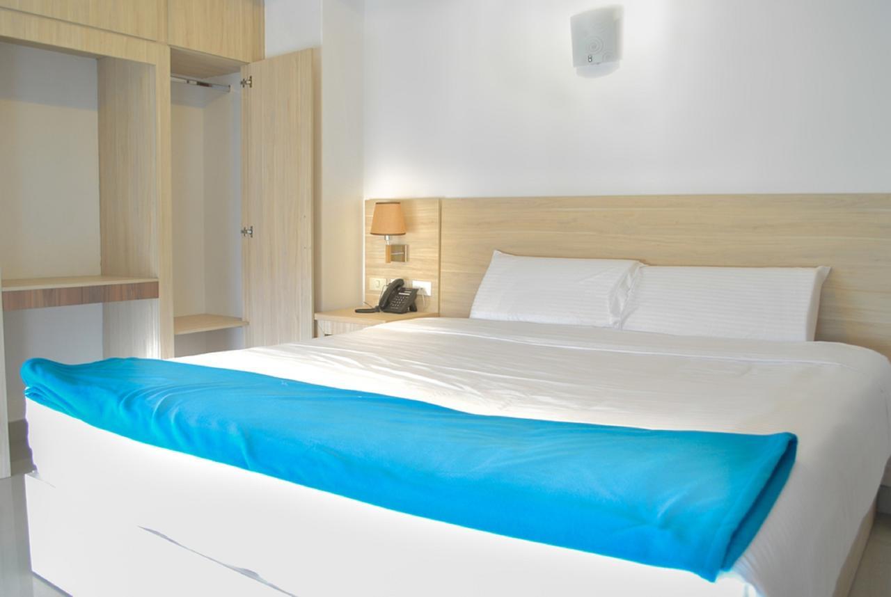 Hotel - Centro Comercial Punta Del Mar סלינאס מראה חיצוני תמונה