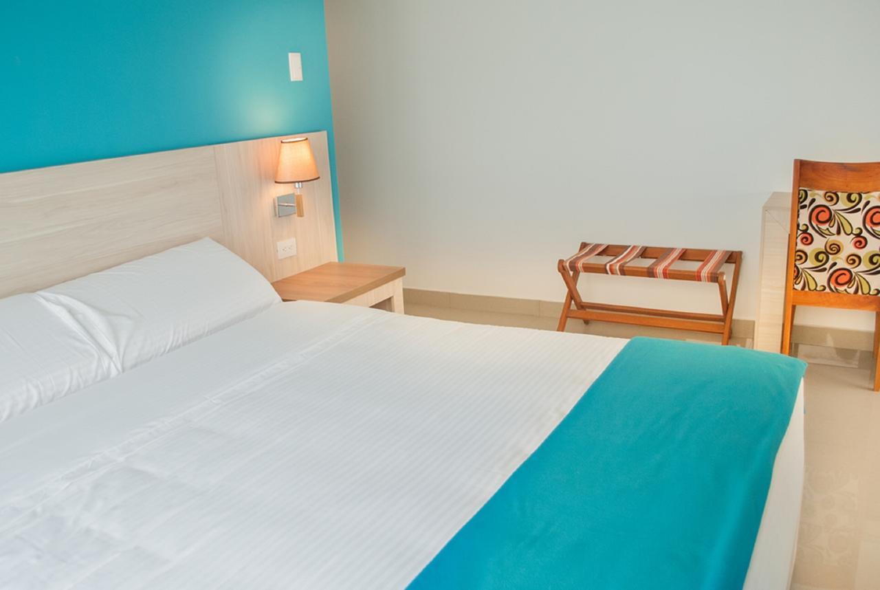 Hotel - Centro Comercial Punta Del Mar סלינאס חדר תמונה