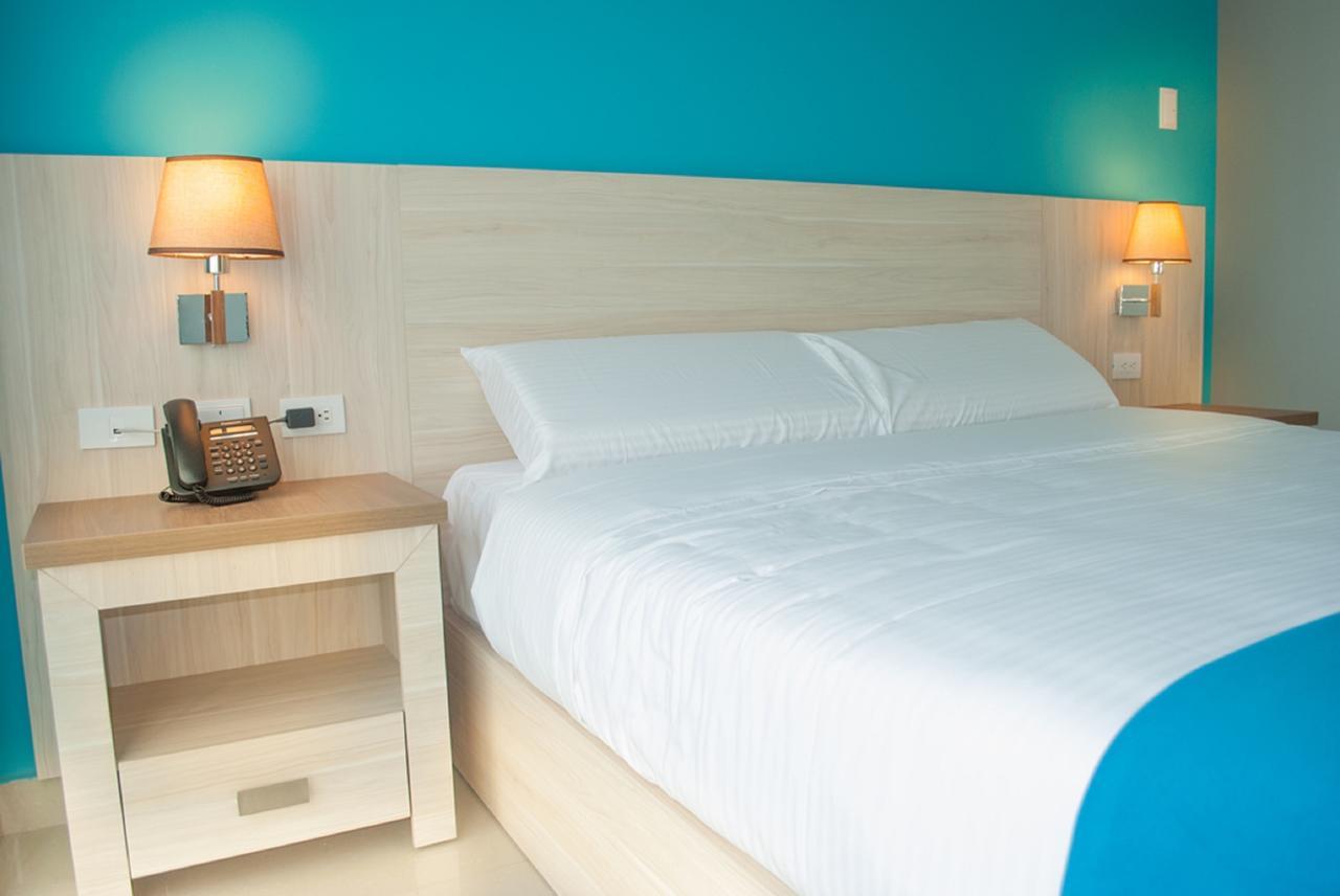 Hotel - Centro Comercial Punta Del Mar סלינאס מראה חיצוני תמונה